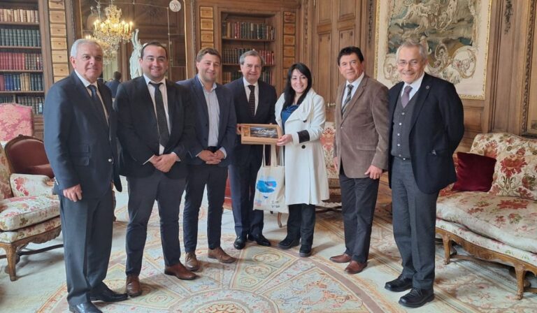 Gobernación Regional repasó materias de agricultura en visita a Francia