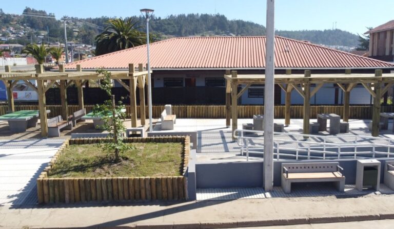 Plaza Las Rosas en Pelluhue fue renovada con más de $72 millones de pesos