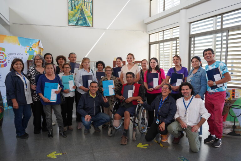 Curicó: realizan entrega de carpetas de regularización de viviendas