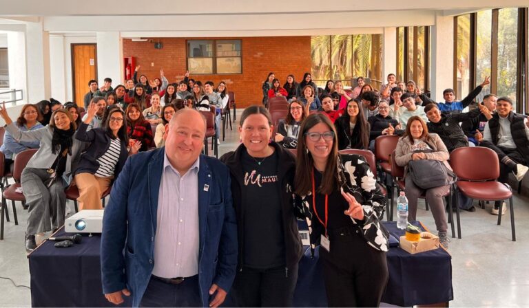 Taller para prevenir conductas suicidas en jóvenes se realizó en Talca