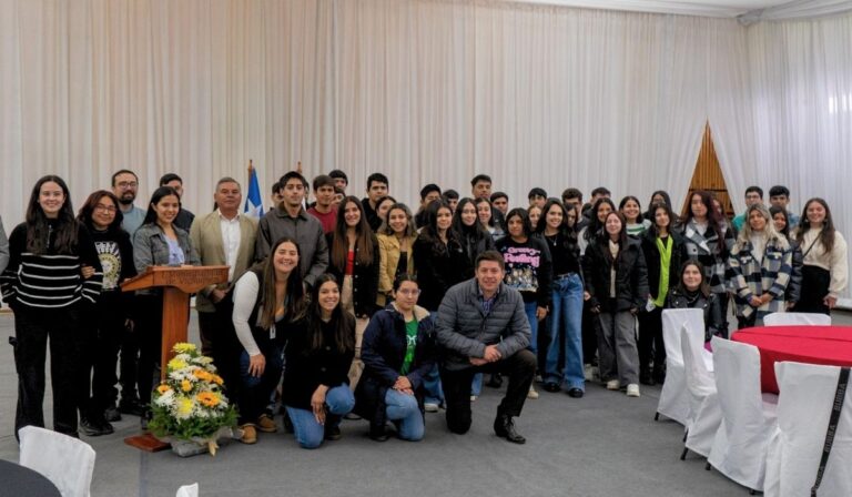 Estudiantes de Vichuquén recibieron Beca de Incentivo para la Educación Superior