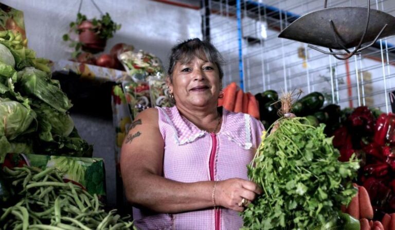 Bonos para mujeres: ¿Cuáles son los beneficios que pueden cobrar en abril?
