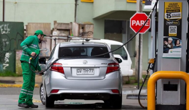 ¡Un respiro para el bolsillo! Conoce cuánto bajarán los combustibles este jueves
