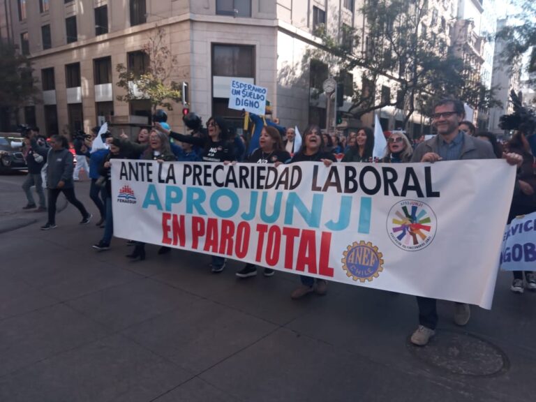 Las tías del jardín se levantan: manifestación contra la ley sala cuna universal