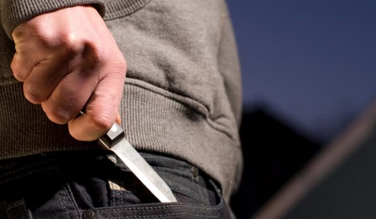 Homicidio Frustrado en Molina: Sujeto hirió con arma blanca a su víctima en la calle