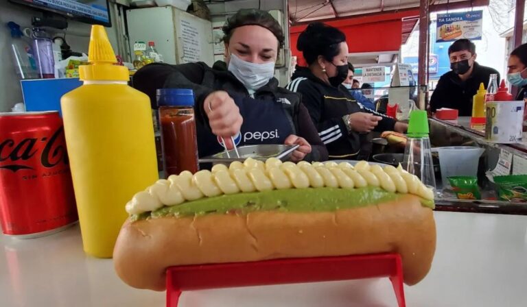 ¿Ya sabes dónde celebrar? Locales de Talca anuncian promociones por el Día del Completo