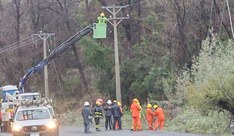 Interrupción de suministro eléctrico en días de lluvia: ¿Cómo contactar a CGE?
