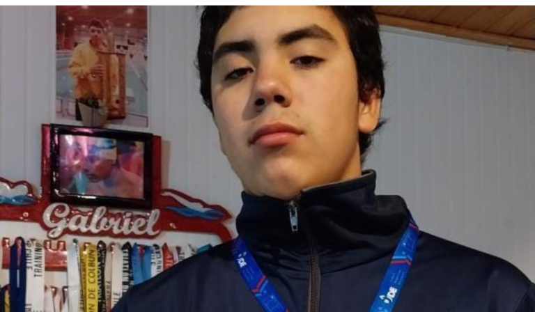 Nadador talquino destaca en el Campeonato Escolar Copa Natal