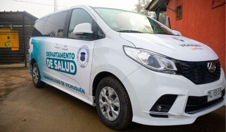 Nuevo furgón reforzará flota de Departamento de Salud en Vichuquén