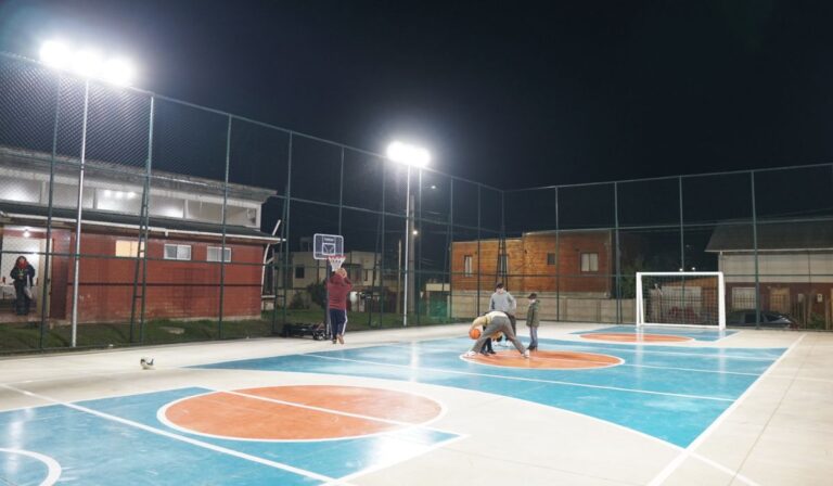 ¡Un mejorado espacio para Hualañé! Inauguran anhelada plaza y multicancha