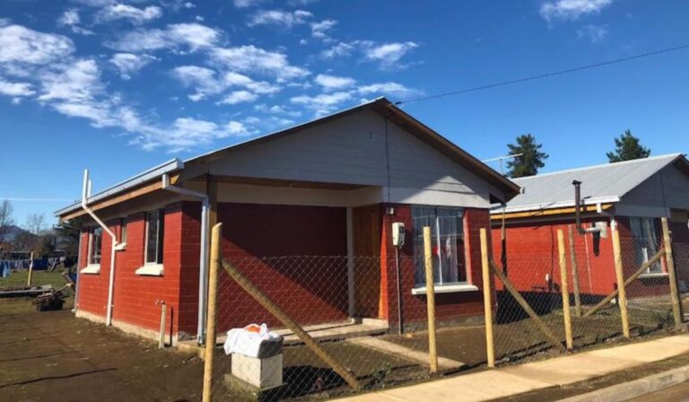 Familias de zonas rurales recibieron viviendas del Minvu en San Clemente y Retiro