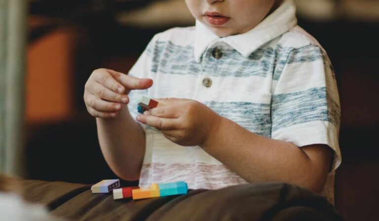 “Juntos dejando huellas”: Participa en el primer seminario sobre autismo en San Clemente