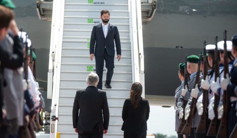 Boric inició gira de ocho días por Europa: Este lunes llegó a Alemania