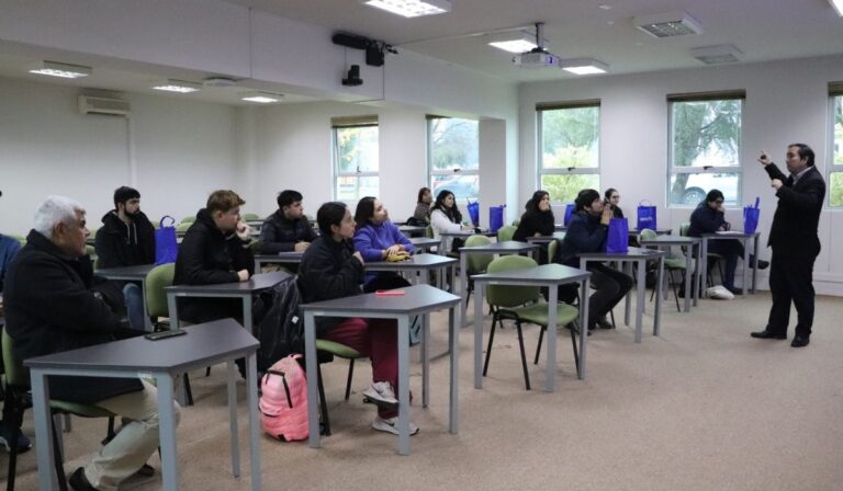 Estudiantes de la UTAL Conocen el Funcionamiento del SENCE Maule