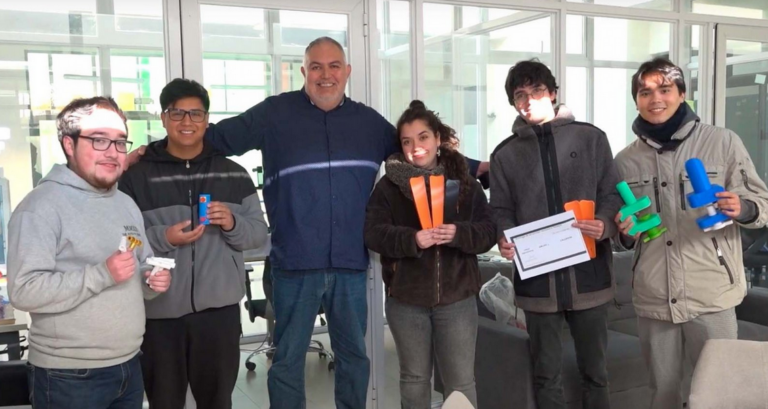 Estudiantes talquinos crean piezas 3D para prótesis e implementos de Teletón