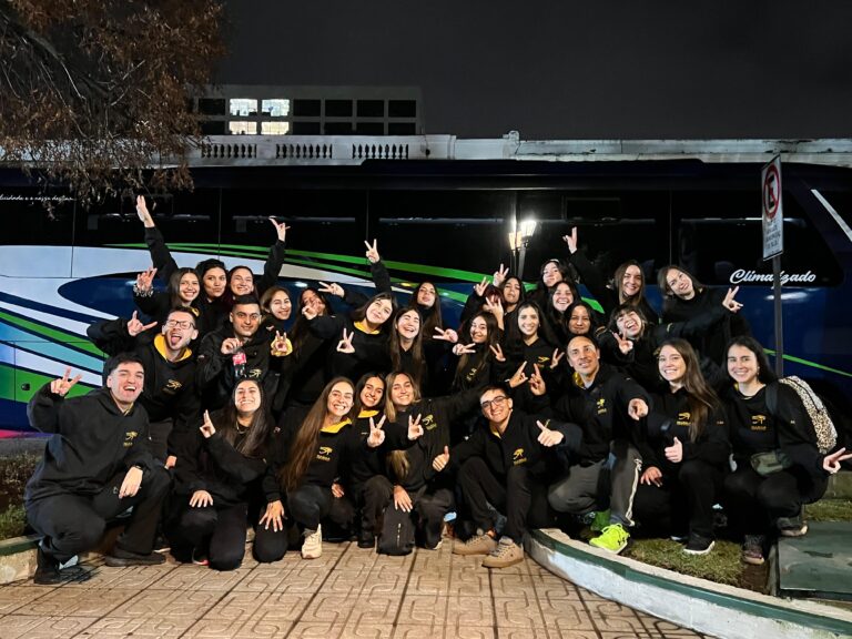 ¡45 trofeos!: Bailarines talquinos triunfan en Santiago