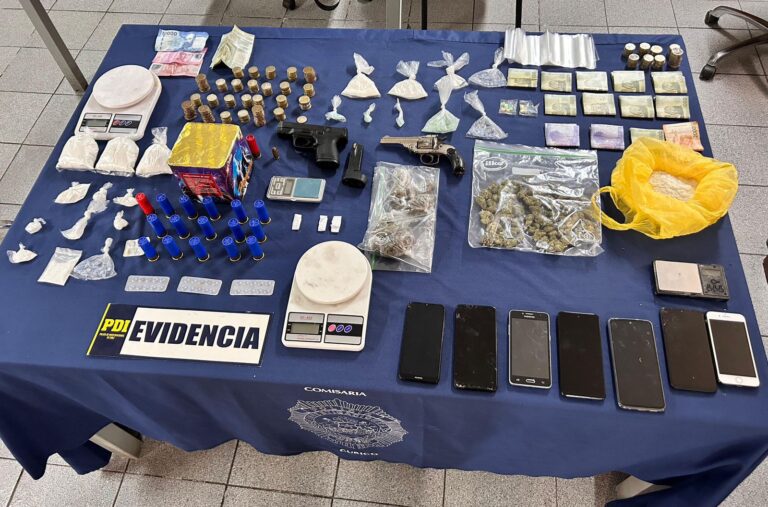 Vendían drogas y armas: Decretan prisión preventiva para 3 miembros de banda criminal de Curicó