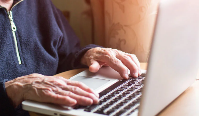 Adultos mayores de Hualañé culminan curso de alfabetización Digital