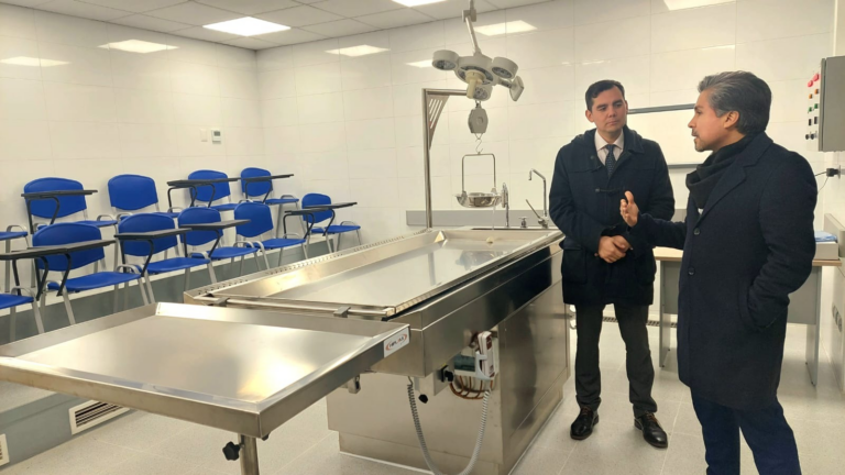 Inspeccionan habilitación de Unidad Forense en SML de Talca