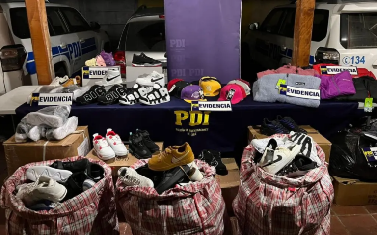 Ropa falsificada: Detienen a dos personas tras operativo en Curicó
