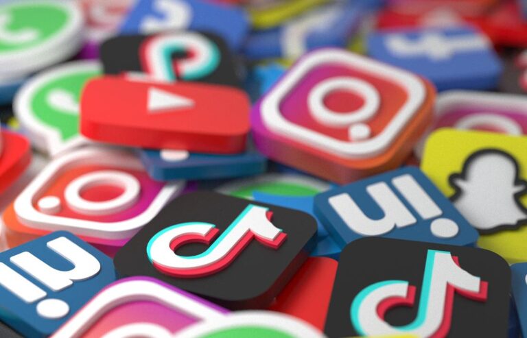 Para resguardar la salud mental: Australia regulará el acceso de menores a redes sociales