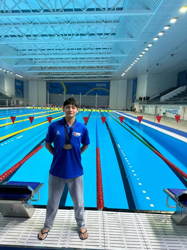 ¡Felicitaciones! Nadador talquino triunfó en juegos deportivos paranacionales