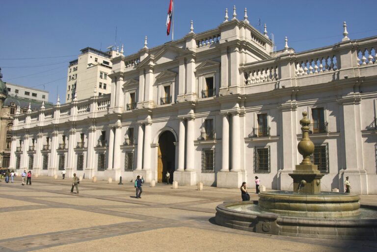 Ocurrió mientras estaba de servicio: Investigan muerte de carabinero en pleno Palacio de La Moneda
