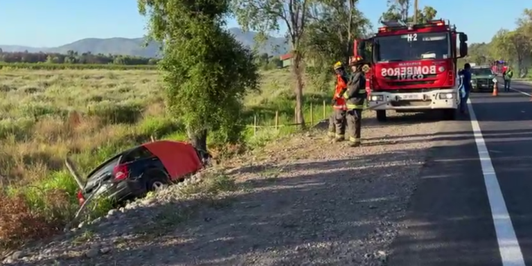 Accidente de tránsito en Rauco deja dos personas fallecidas: chocaron violentamente contra un árbol