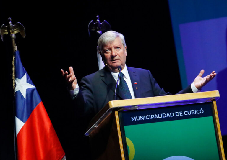 Seguridad, salud y desarrollo: Las prioridades de George Bordachar para Curicó