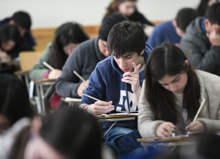 PAES 2024: Resultados, fechas clave y cómo postular a las universidades en Chile