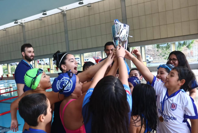 ¡Talento y esfuerzo! Jóvenes nadadores talquinos obtuvieron importante logro en torneo nacional
