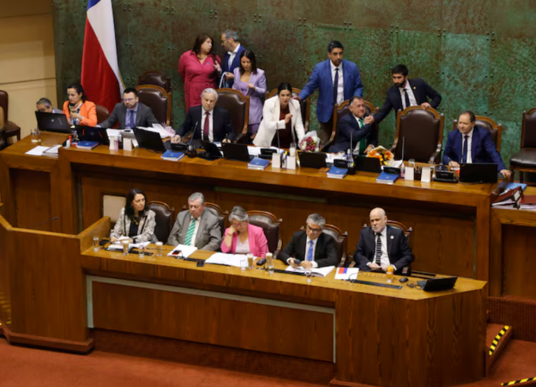 Histórico: Congreso aprueba reforma de pensiones tras arduo debate