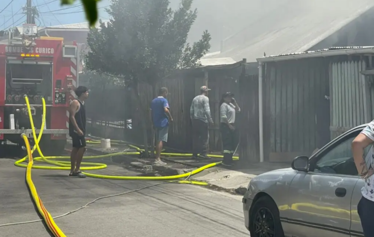 Tragedia en Curicó: Joven muere en incendio que arrasó con cinco casas