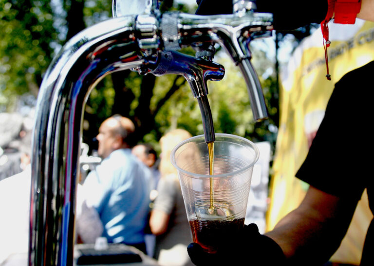 Música, cerveza y gastronomía: Curicó da inicio a la octava versión de la Fiesta de la Cerveza Artesanal