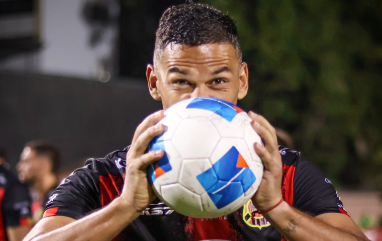 Isaac Díaz brilla en el debut: Rangers inicia su camino al ascenso con una victoria
