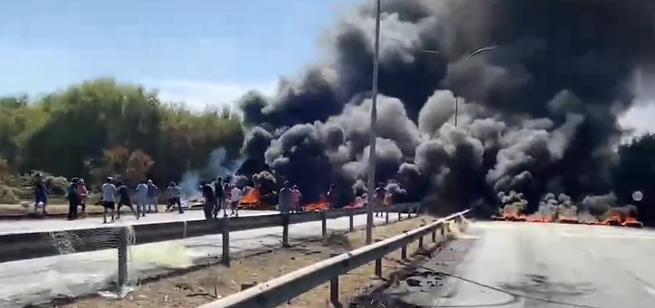 Pescadores bloquean Ruta 5 Sur en San Javier por Ley de Fraccionamiento