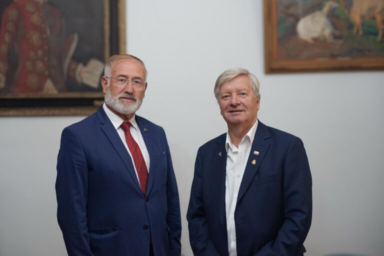 Decano de la FEN UTalca y alcalde de Curicó inician diálogo para futuras colaboraciones