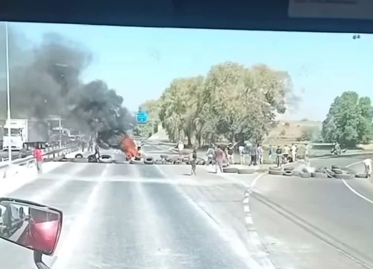 Pescadores cortan la Ruta 5 Sur a la altura de San Javier: protestan por Ley de Fraccionamiento