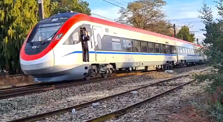 Hombre muere tras ser atropellado por tren en Linares