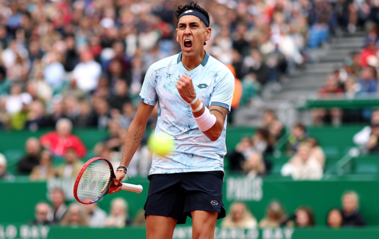 Con un juego imparable: Alejandro Tabilo derrota a Novak Djokovic en el Masters de Montecarlo