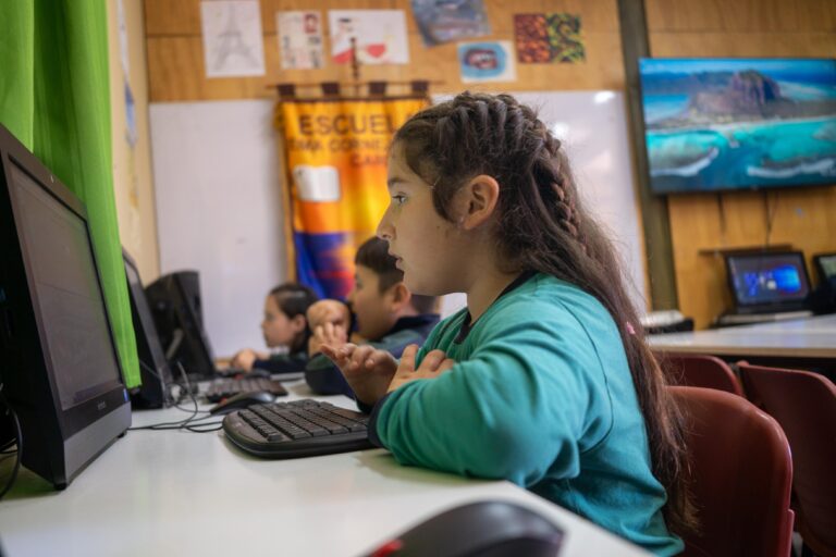 ¡Totalmente gratis! Boyeruca se conecta al mundo con nuevo internet satelital