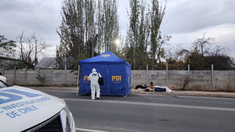 Formalizan a sujeto por suicidio femicida en San Javier: cuerpo de la mujer fue encontrado en la vía pública