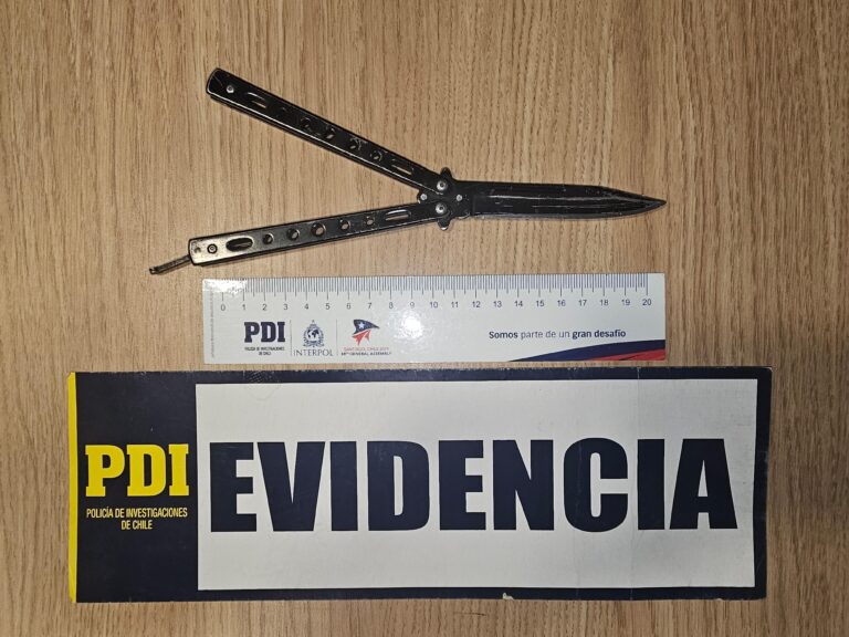 Alerta en Linares: detienen a estudiante con arma cortante dentro de un colegio