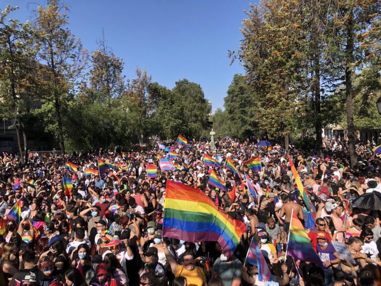Hungría aprueba enmienda constitucional contra comunidad LGBT: prohíben Marcha del Orgullo
