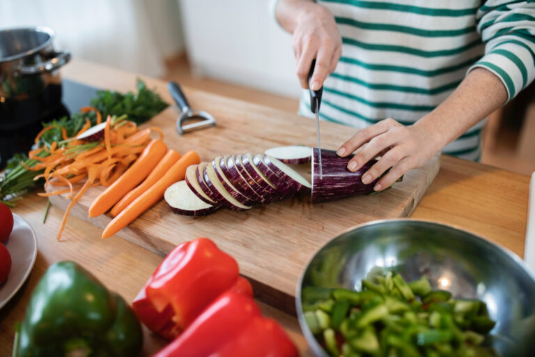 ¿Cómo fortalecer el sistema inmune en invierno? Nutricionista recomienda alimentos clave