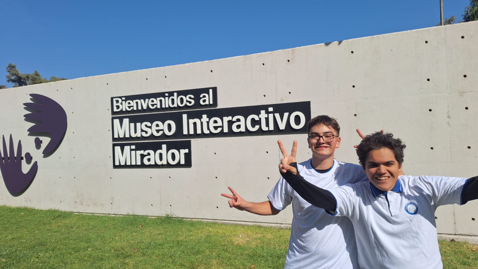 Estudiantes de Talca premiados visitan el MIM