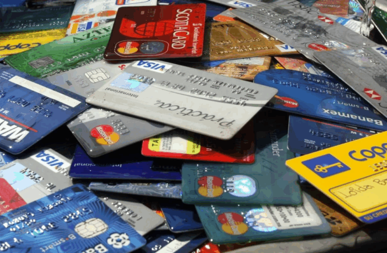 Mujer robó tarjetas a adulta mayor y se fue de shopping por Talca: gastó más de $8 millones
