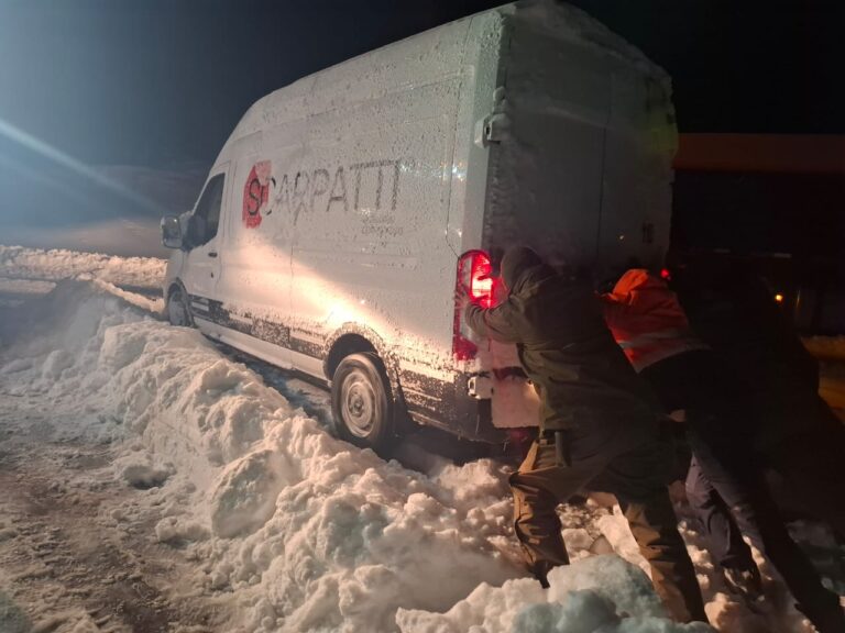 Carabineros rescata a tres argentinos atrapados en el Paso Pehuenche tras ignorar cierre por sistema frontal