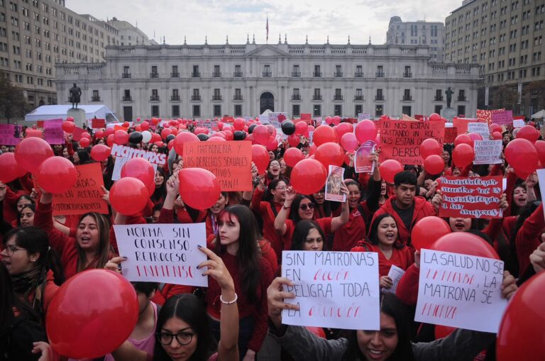 Tras protesta, Minsal y matronas alcanzan acuerdo para modificar controversial decreto