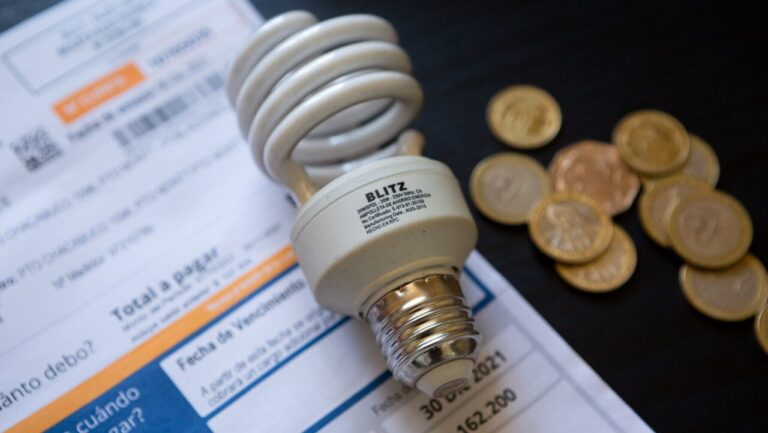 Nueva alza en la cuenta de la luz: se aproxima el invierno y crece la preocupación por el subsidio eléctrico